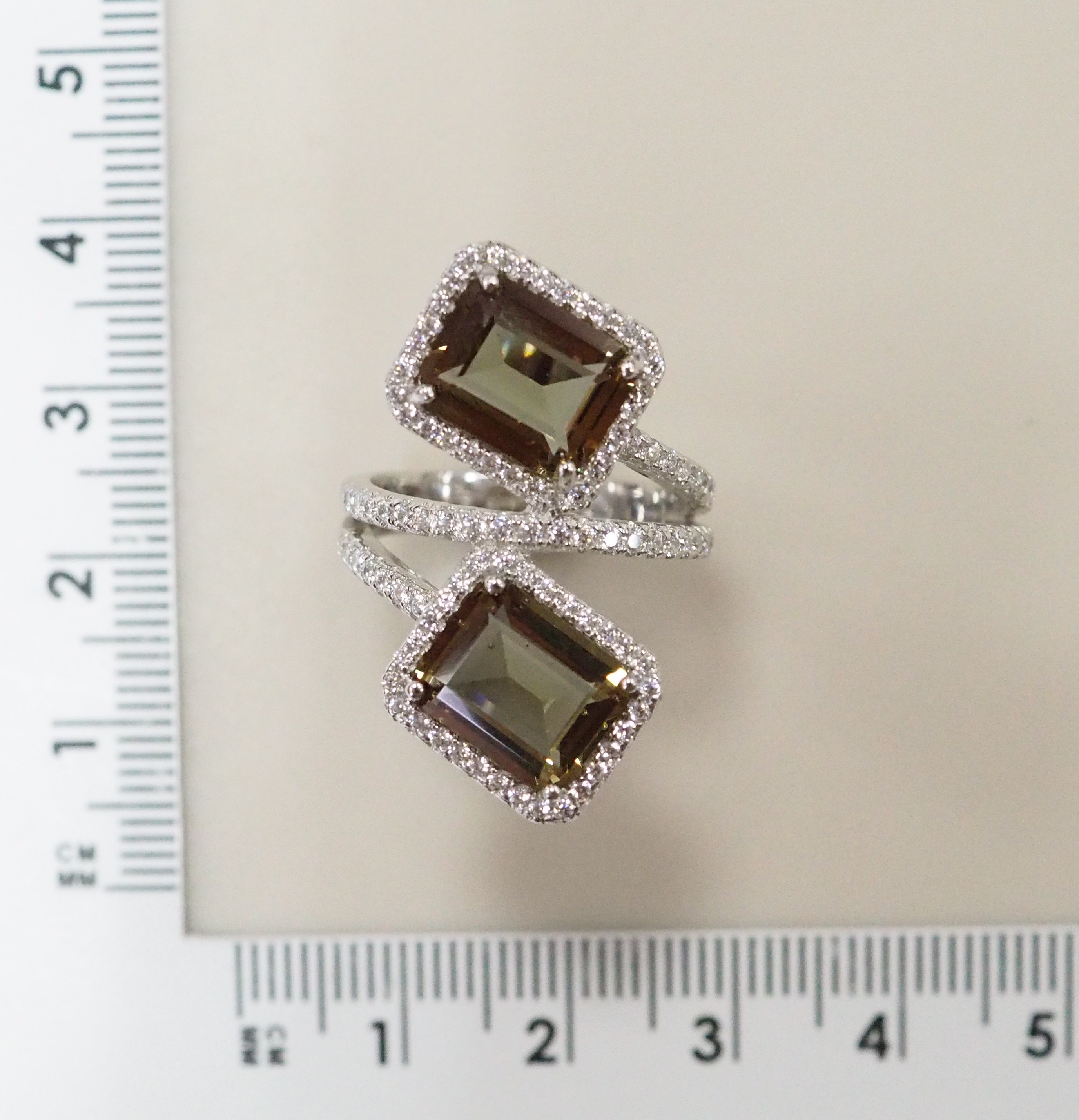 Серебряное кольцо с султанитами